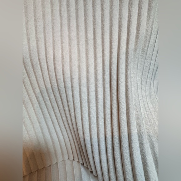 NWT. Marc New York cream colored pleated skirt with gold buttons. - Picture 10 of 12